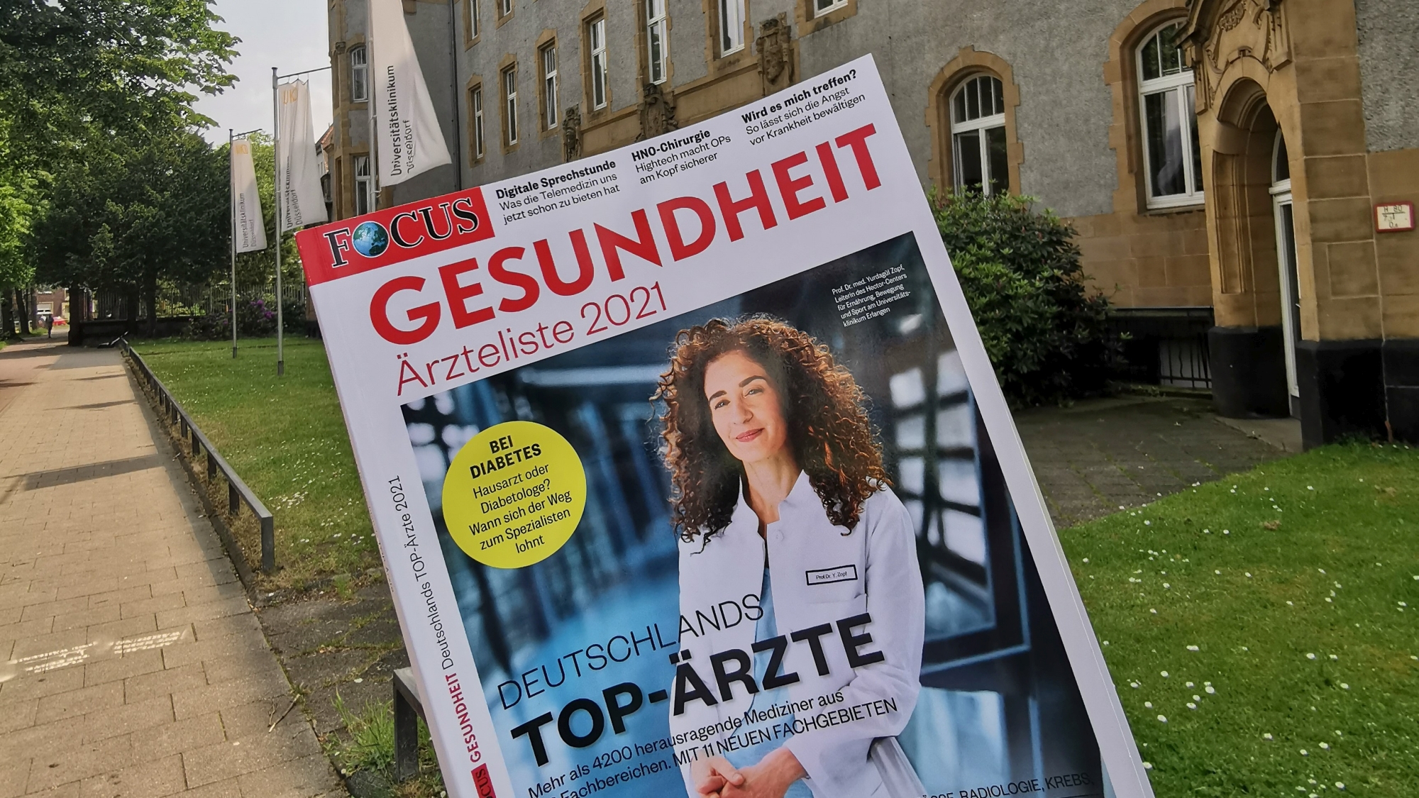 Foto der Ausgabe Focus Ärzteliste 2021 Titelbild mit der Überschrift Deutschlands TOP-Ärzte